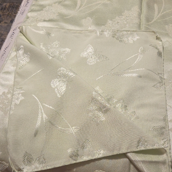 Table Cloth = Beautiful Rectangular Large Mint Green Table Cloth - Picture 5 of 6